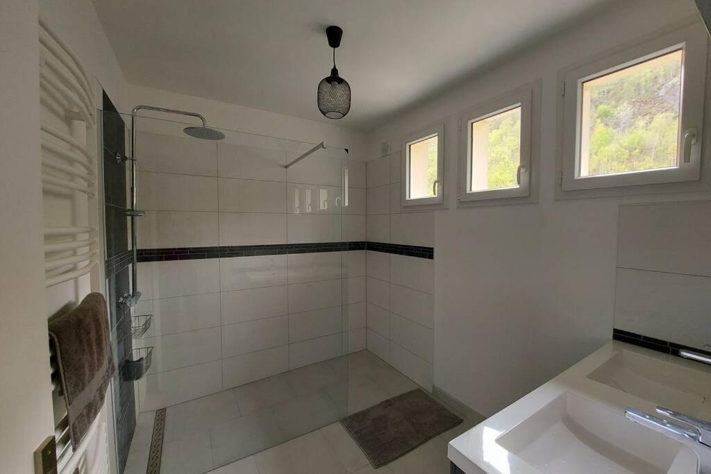 Gite En Bord De Meuse Monthermé エクステリア 写真